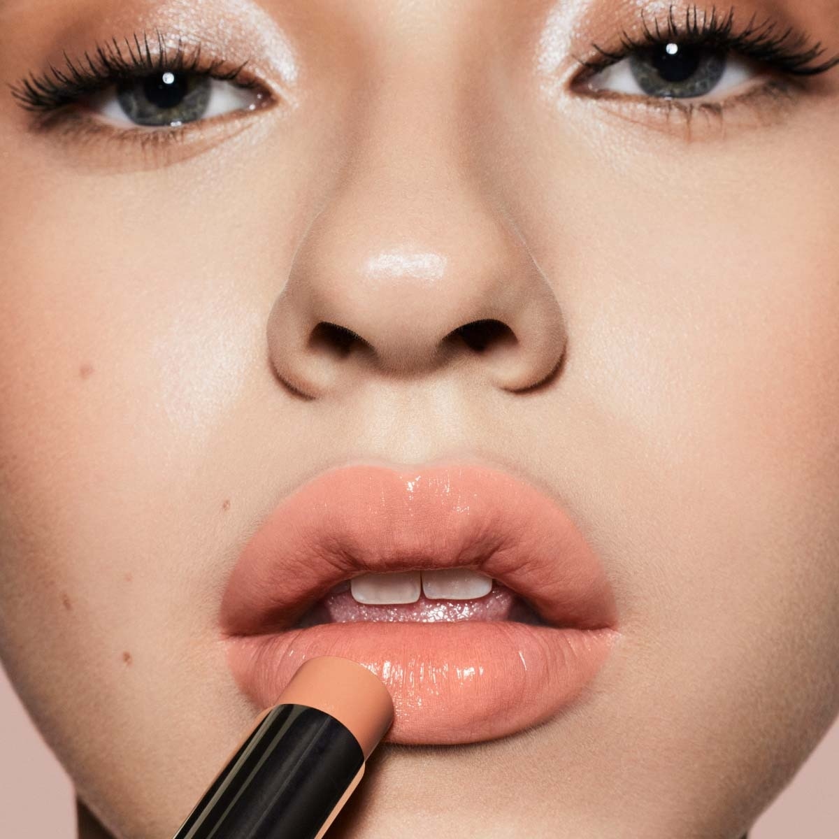GLOSS BOMB STIX (BARRA DE LABIOS DE BRILLO INTENSO)